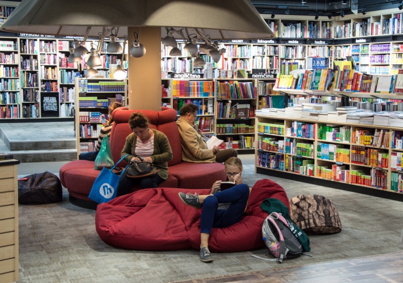 vente-BONSON-min_books_bookstore_book_reader_readers_reading_shop_sale_books-849006